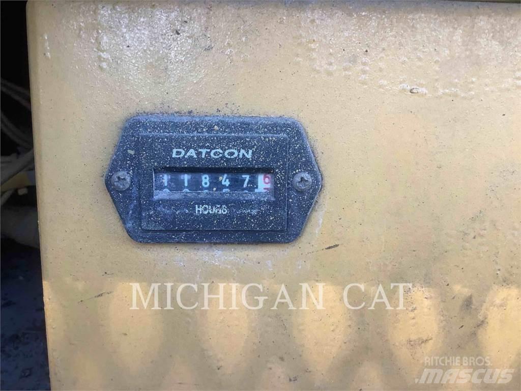CAT AP650B Асфальтовкладачі