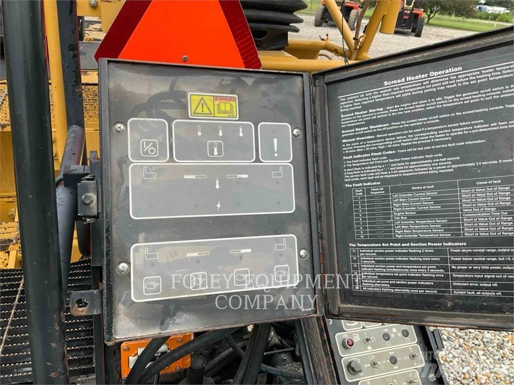 CAT AP655C Асфальтовкладачі