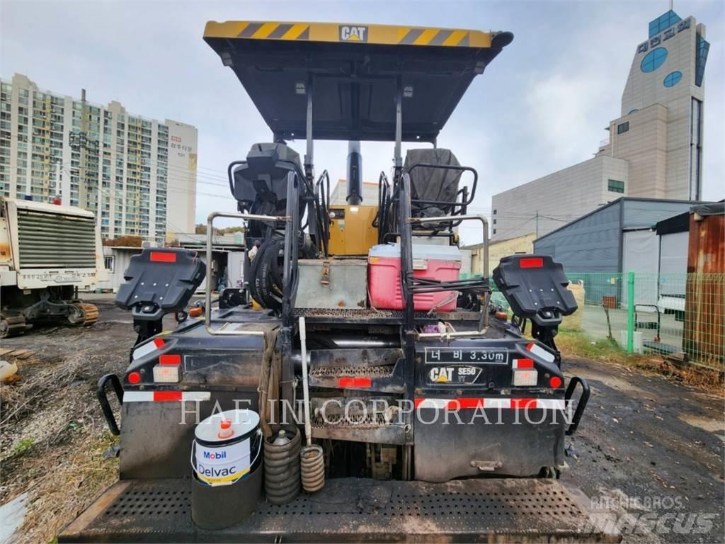 CAT AP655F Асфальтовкладачі