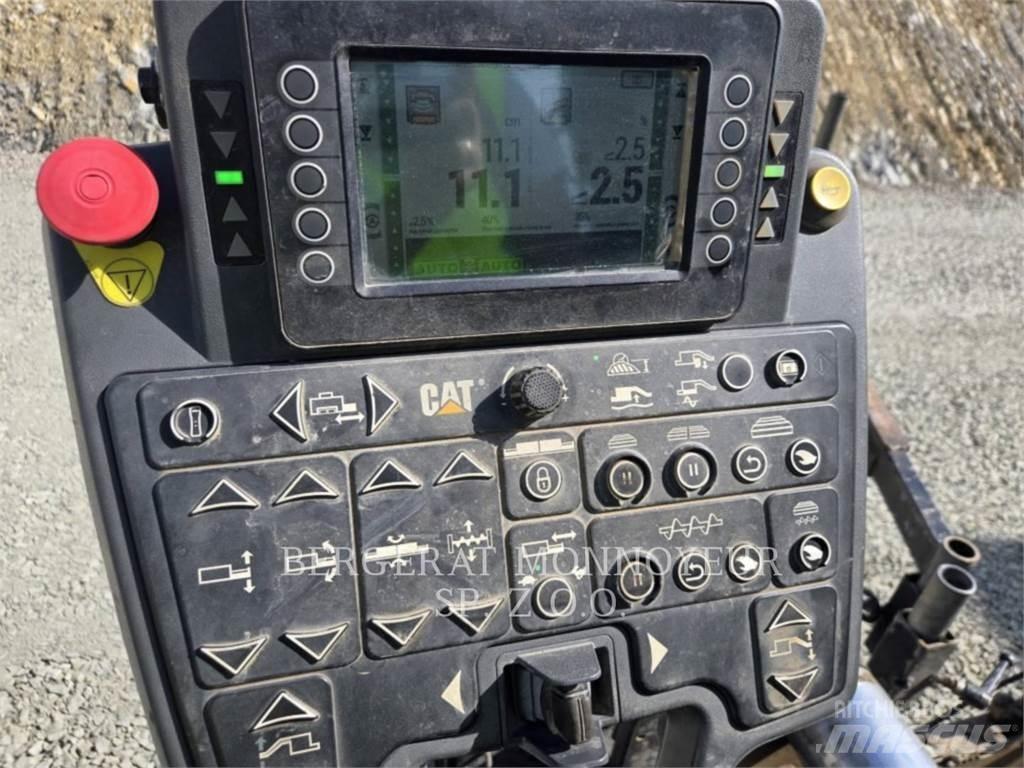CAT AP655F Асфальтовкладачі