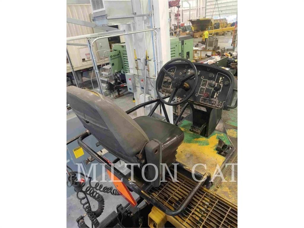 CAT BG-2455D Асфальтовкладачі