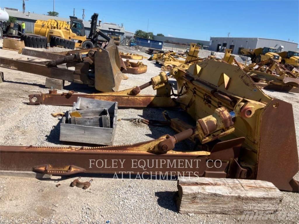 CAT BLD8TSU Гусеничні бульдозери