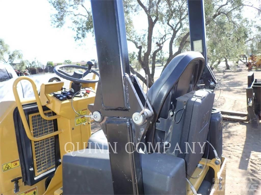 CAT CB1.7 Автогудронатори