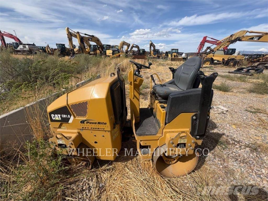 CAT CB1.8 Екскаватори-навантажувачі