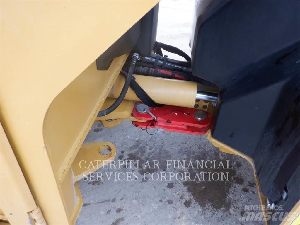 CAT CB10 Котки тротуарні
