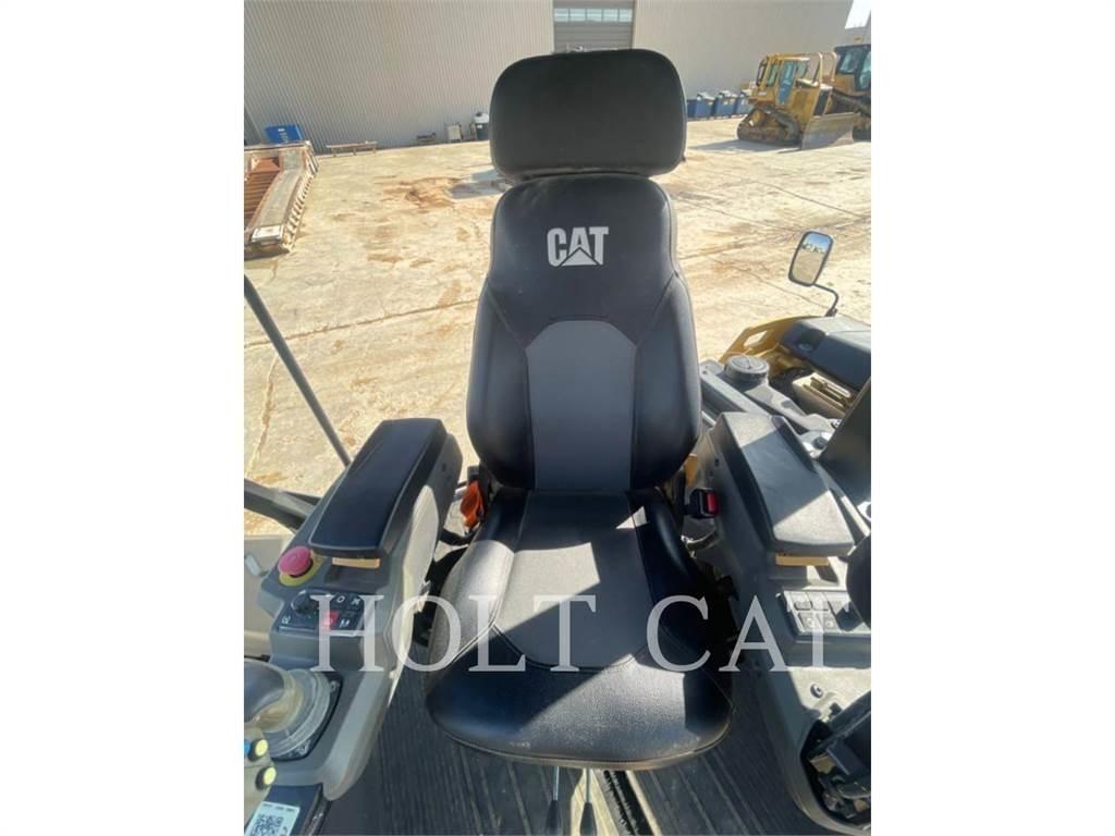 CAT CB10 Грунтові котки