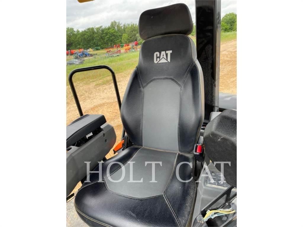 CAT CB10 Грунтові котки