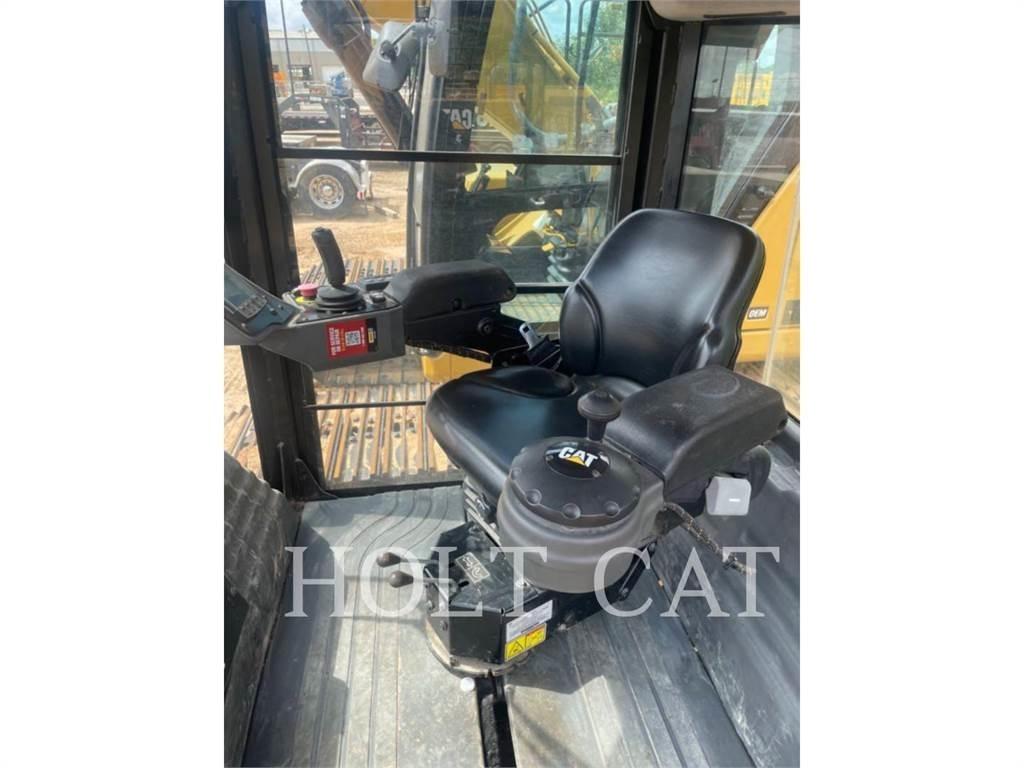CAT CB10 Грунтові котки