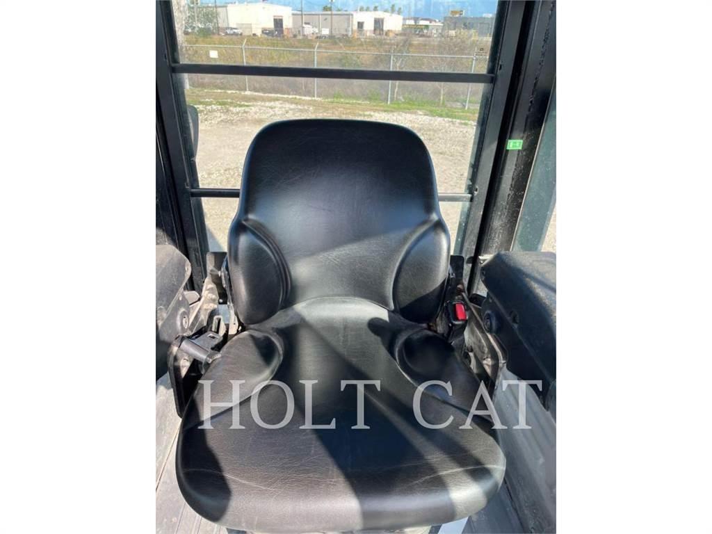 CAT CB10 Грунтові котки
