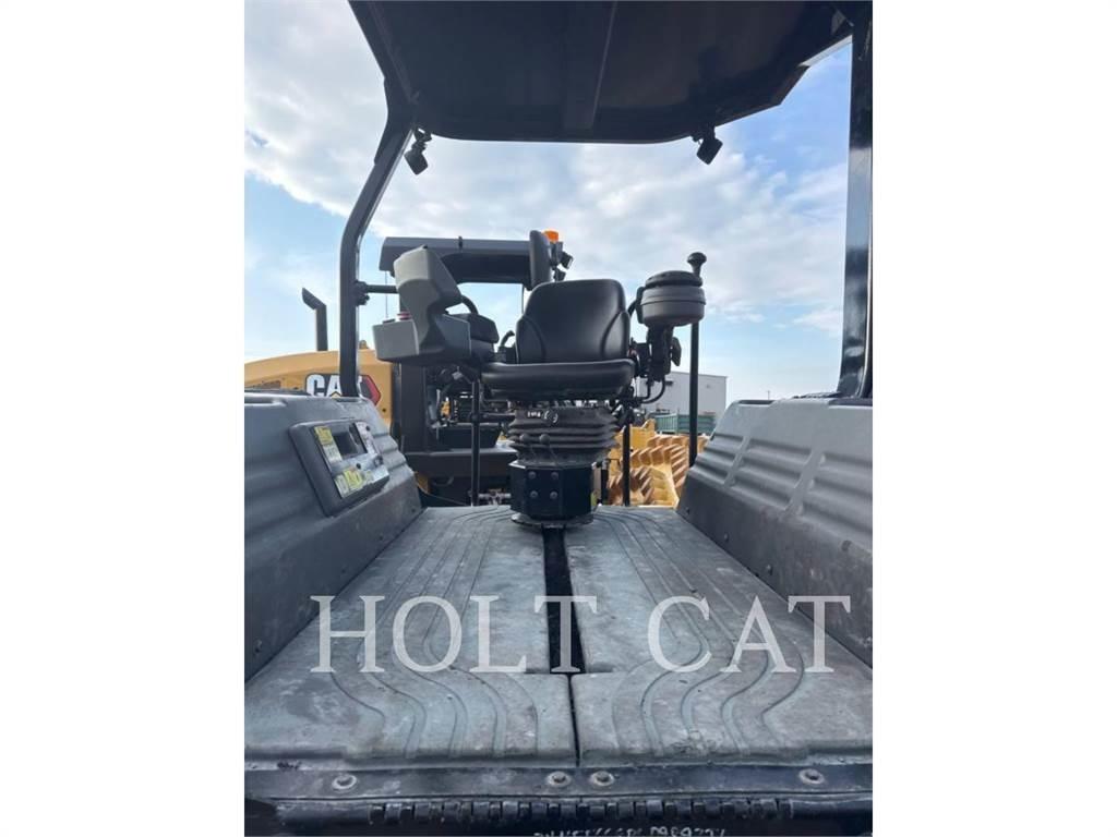 CAT CB10 Грунтові котки