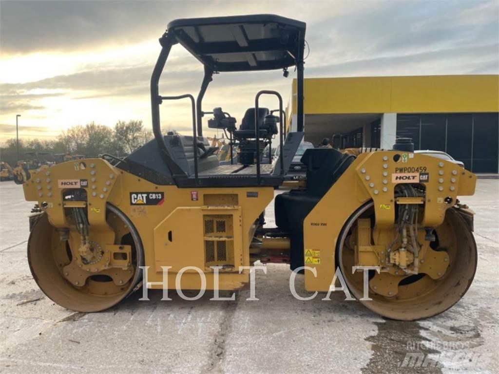 CAT CB13 Грунтові котки