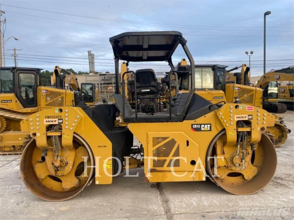 CAT CB13 Грунтові котки