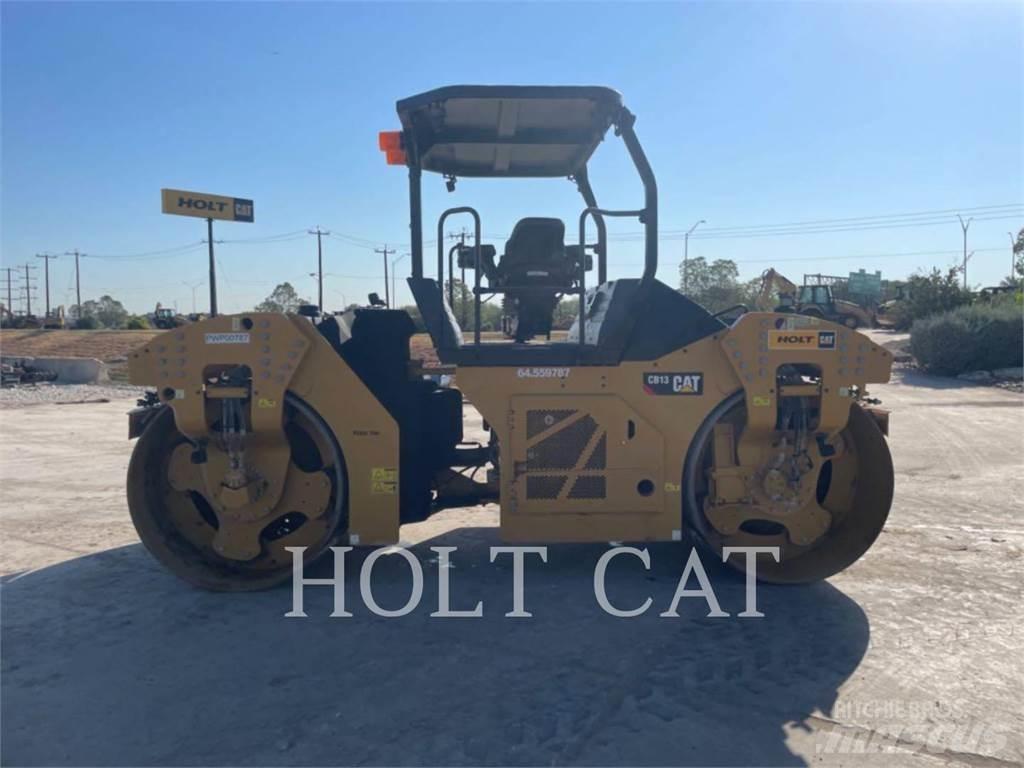 CAT CB13 Грунтові котки