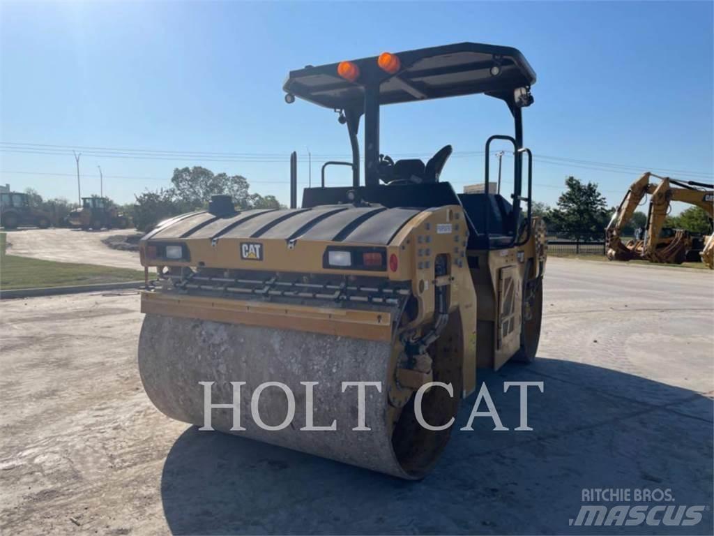 CAT CB13 Грунтові котки