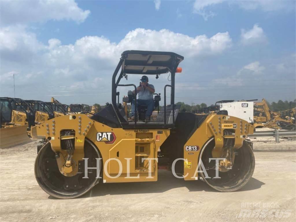 CAT CB13 Грунтові котки