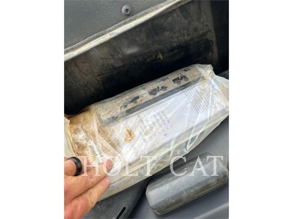 CAT CB13 Грунтові котки