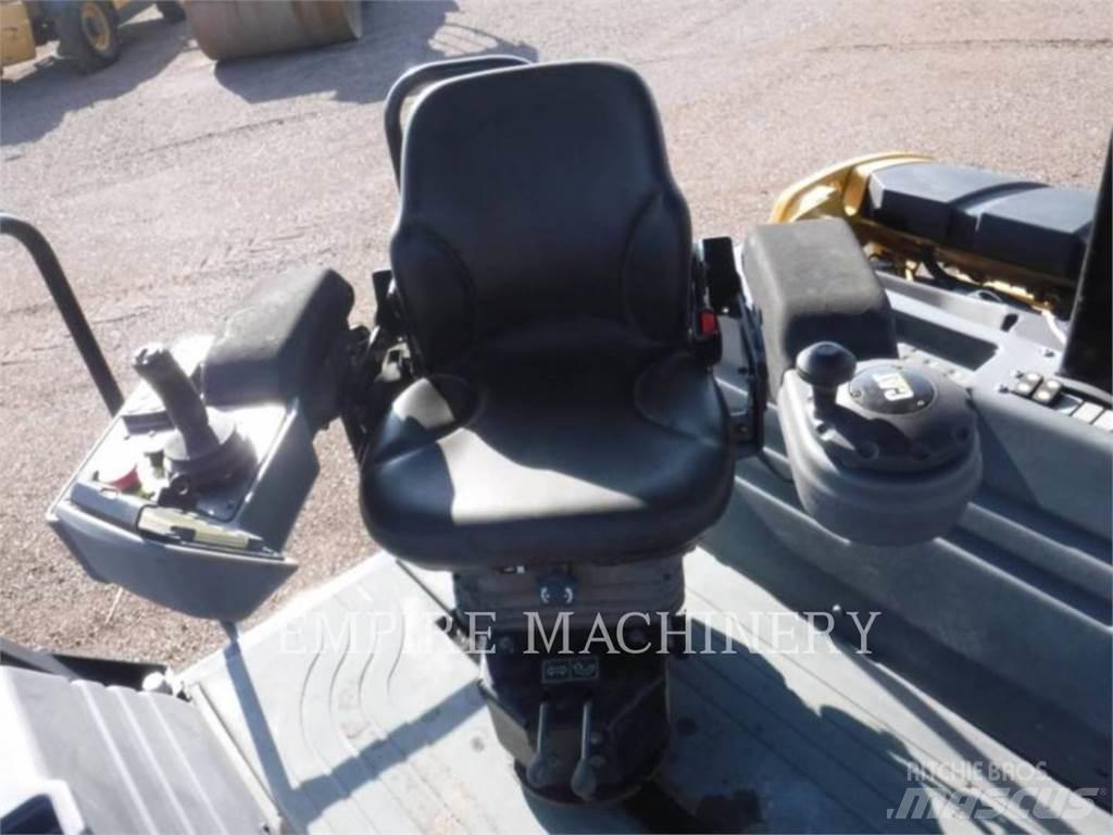 CAT CB13 Котки тротуарні