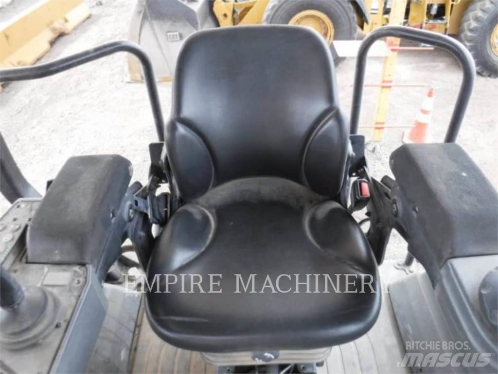 CAT CB13 Котки тротуарні