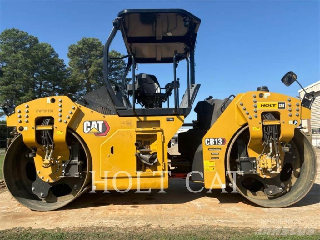CAT CB13 Грунтові котки