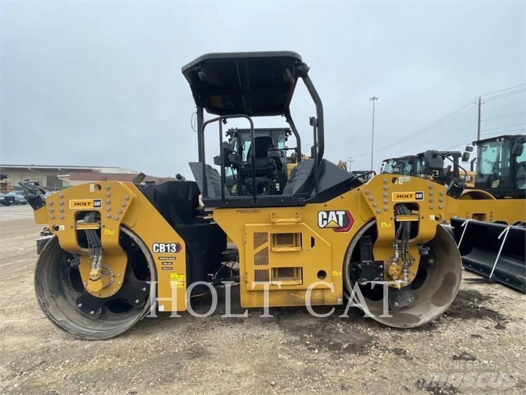 CAT CB13 Грунтові котки