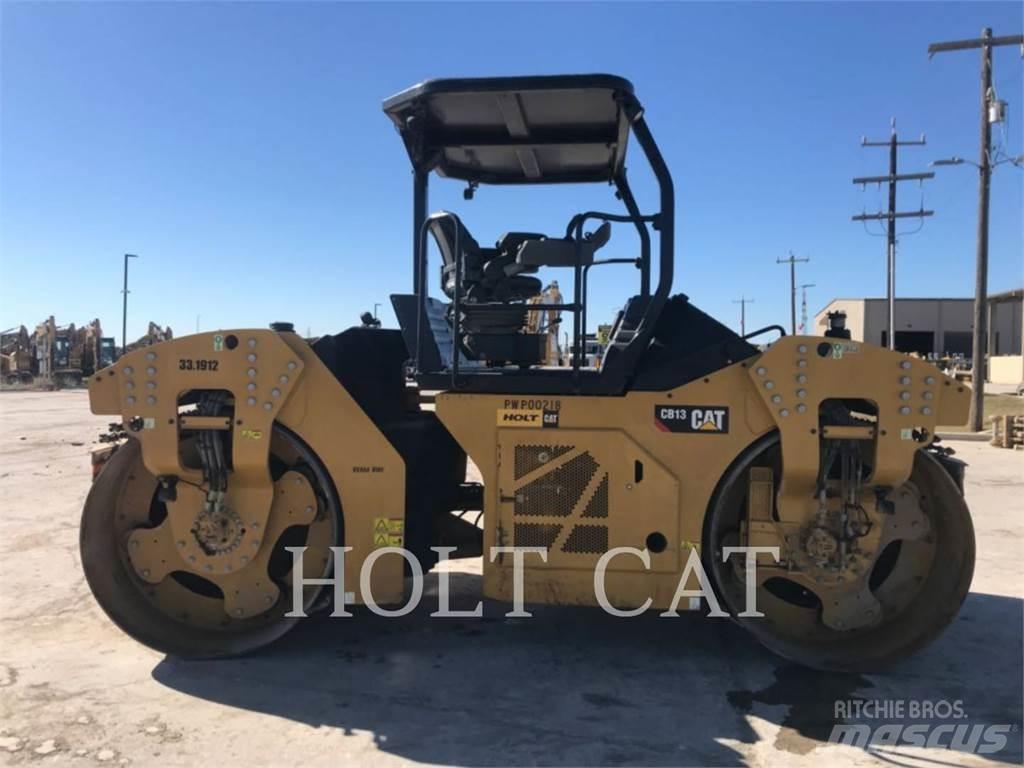 CAT CB13 Грунтові котки