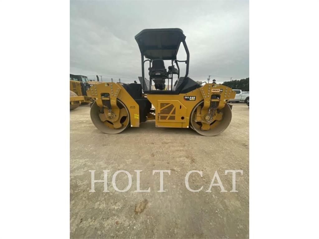 CAT CB13 Грунтові котки