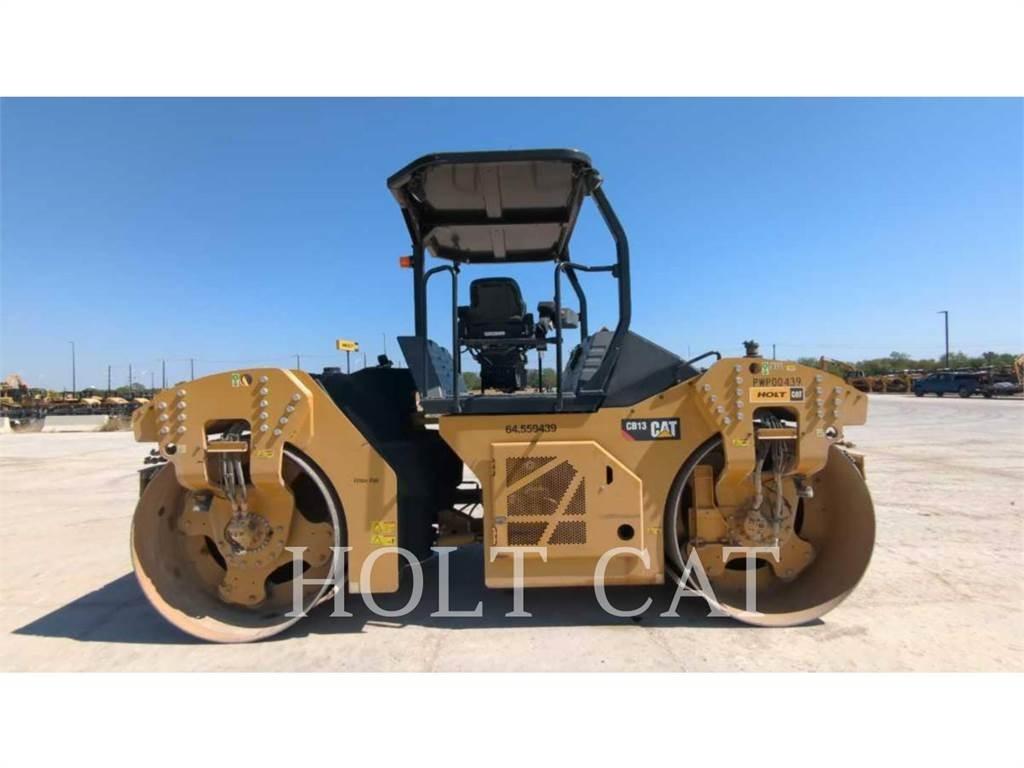 CAT CB13 Грунтові котки