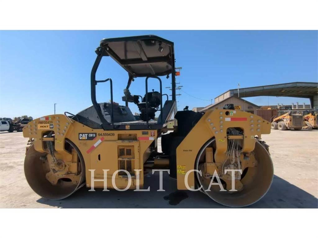 CAT CB13 Грунтові котки
