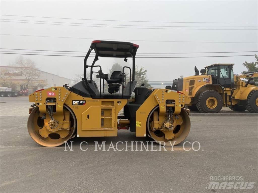CAT CB13 Асфальтовкладачі