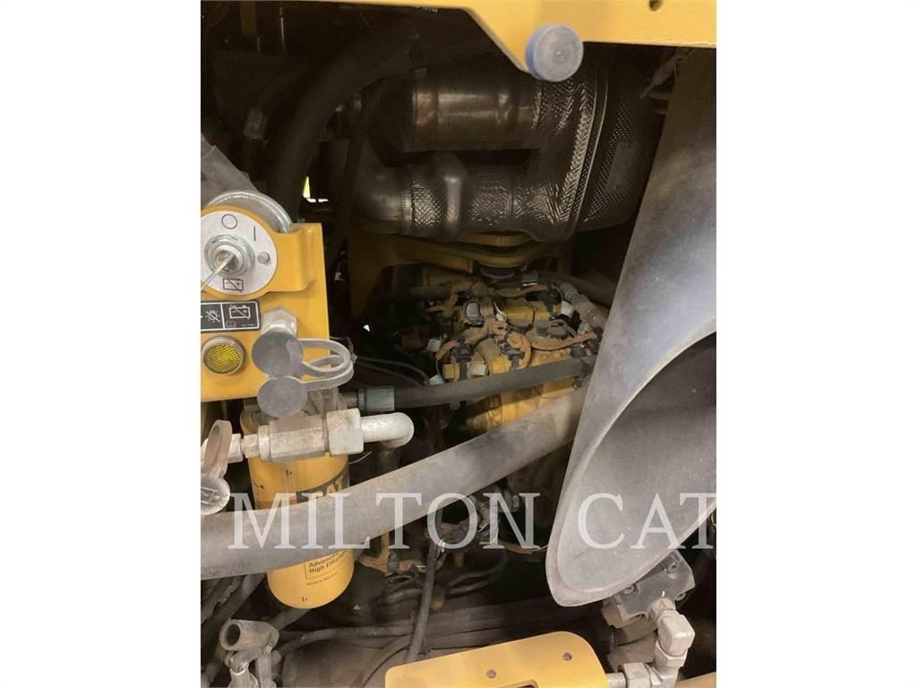 CAT CB15 Котки тротуарні
