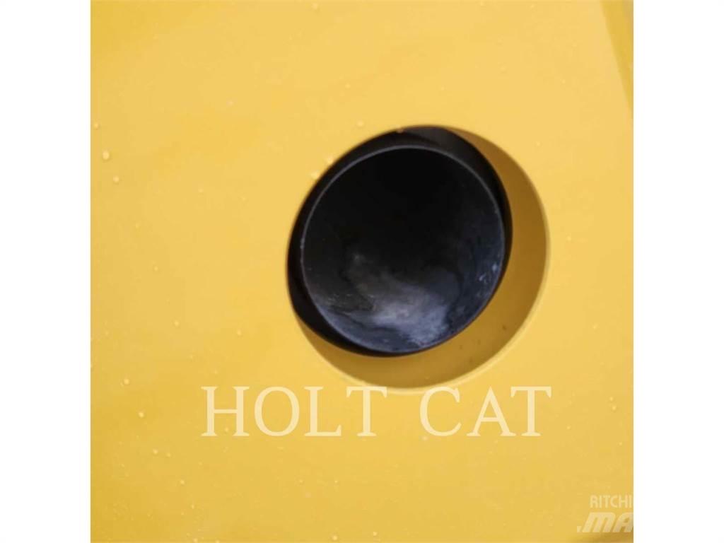 CAT CB15 Фронтальні навантажувачі
