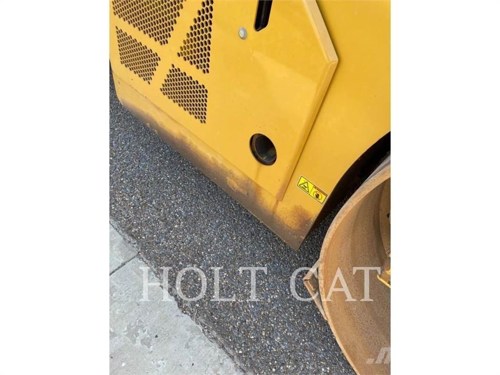 CAT CB15 Грунтові котки