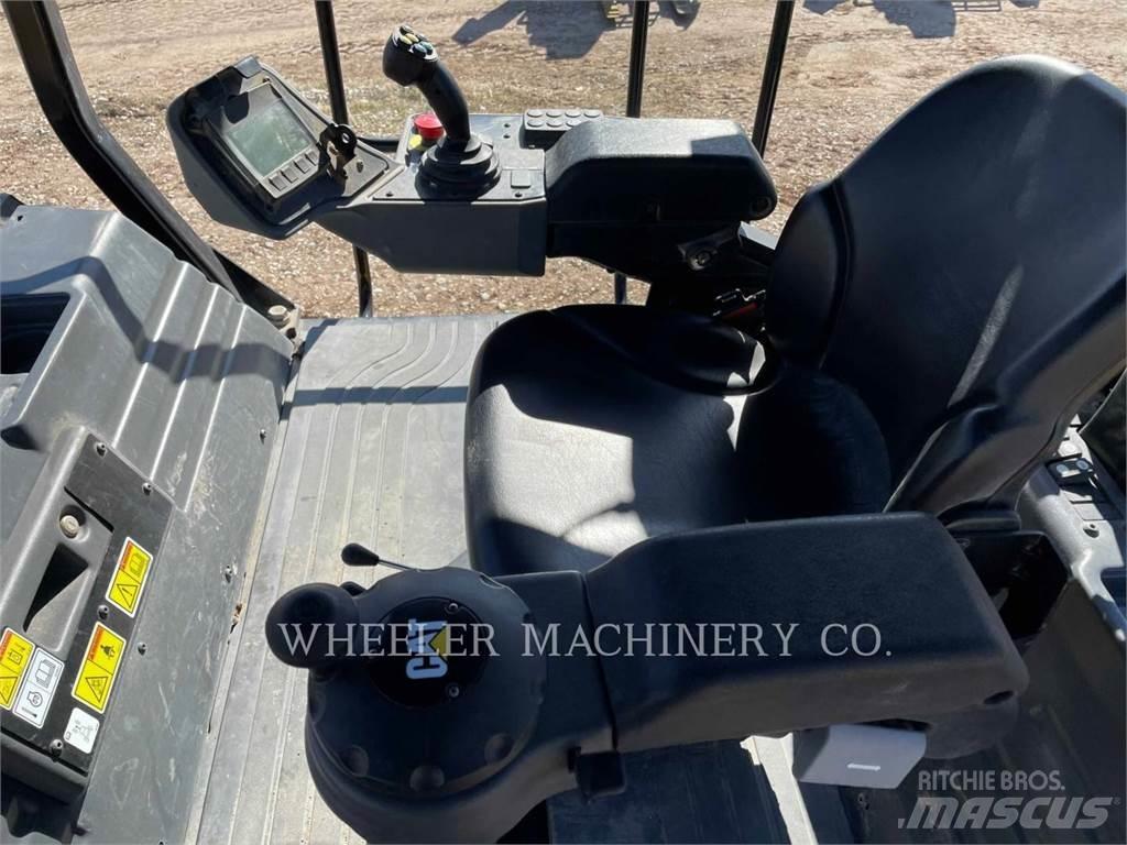 CAT CB15 Котки тротуарні