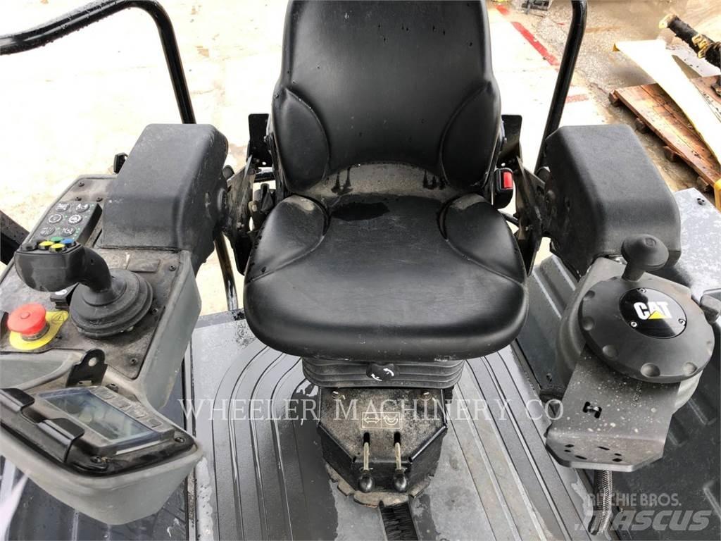 CAT CB15 CW Котки тротуарні