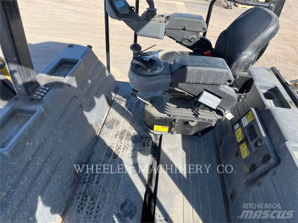 CAT CB15 CW VV Котки тротуарні