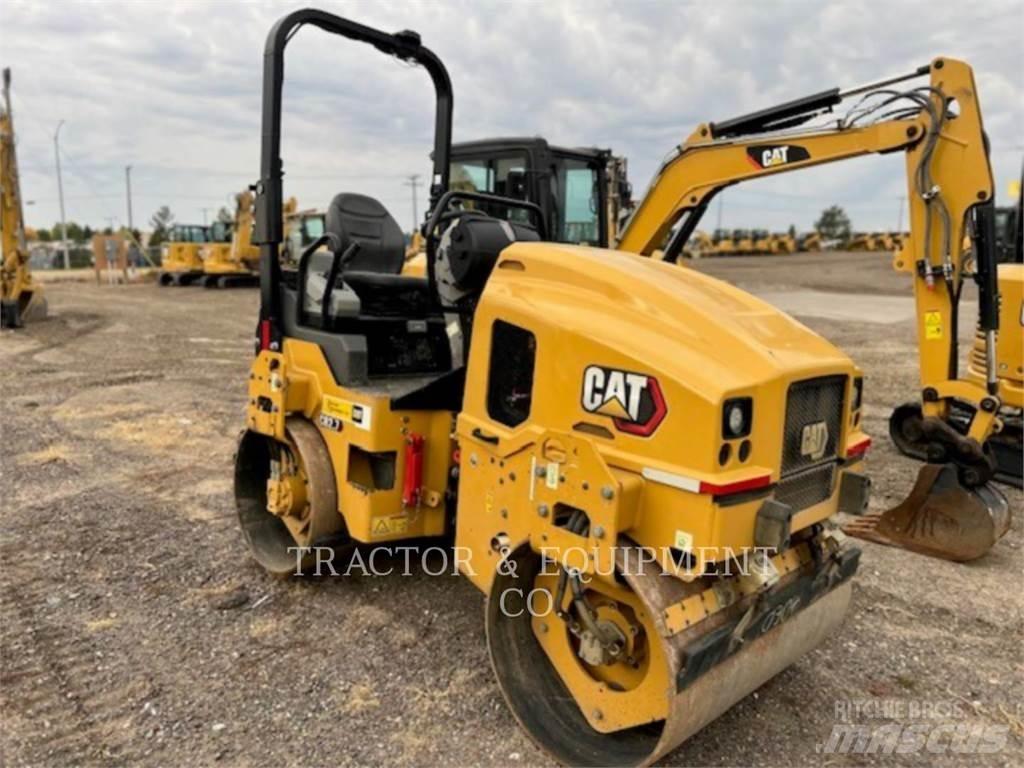 CAT CB2.7 Асфальтовкладачі