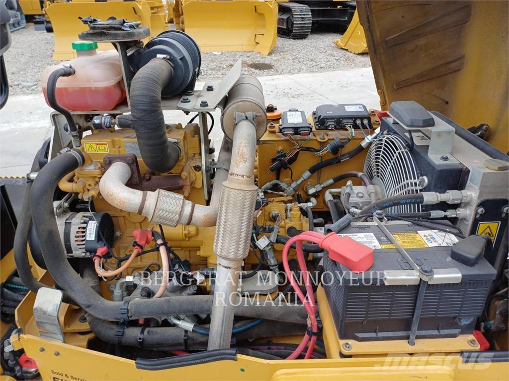 CAT CB2.7LRC Котки тротуарні