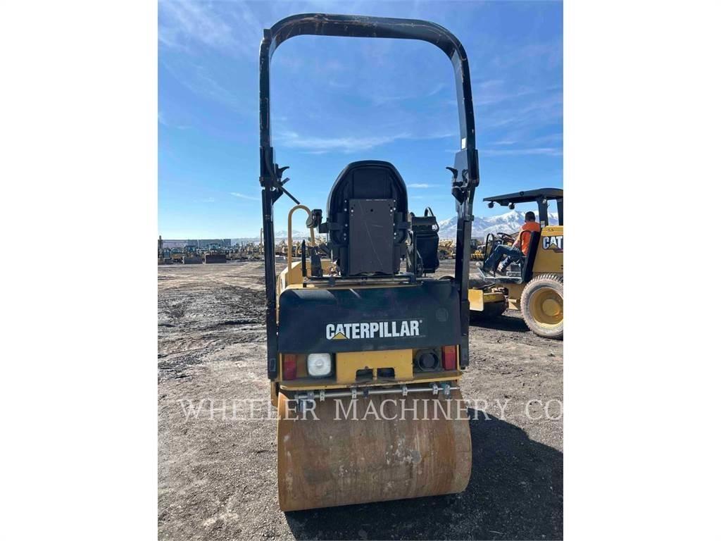 CAT CB22 Автогудронатори