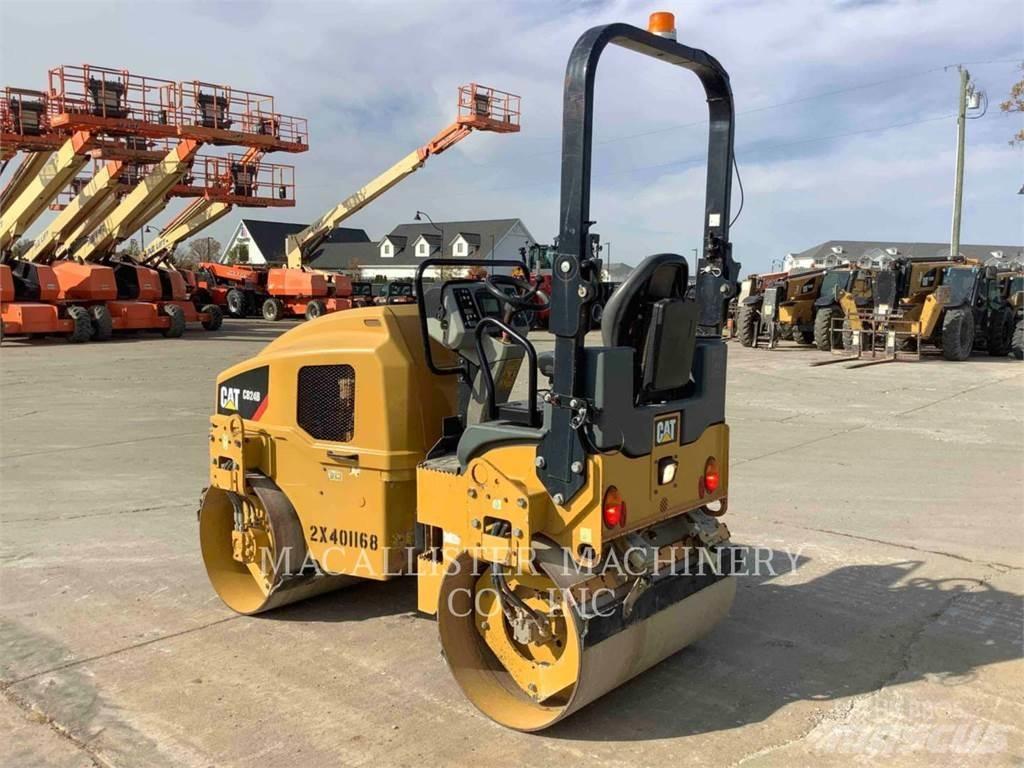 CAT CB24B Котки тротуарні