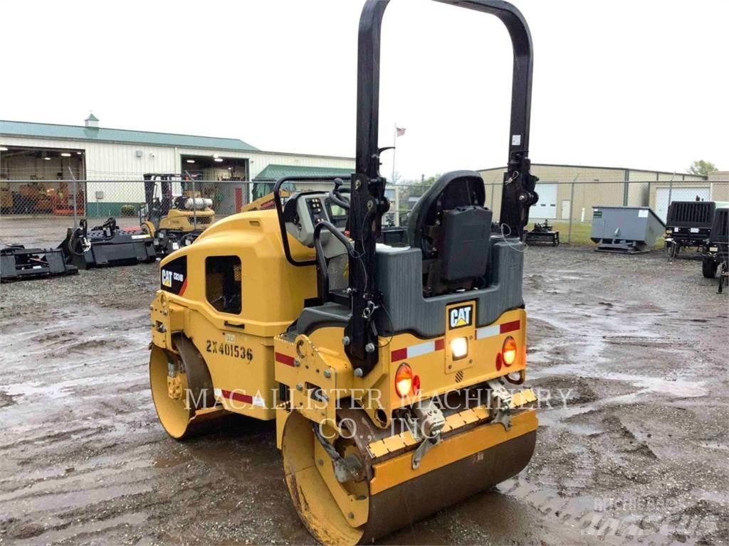 CAT CB24B Котки тротуарні