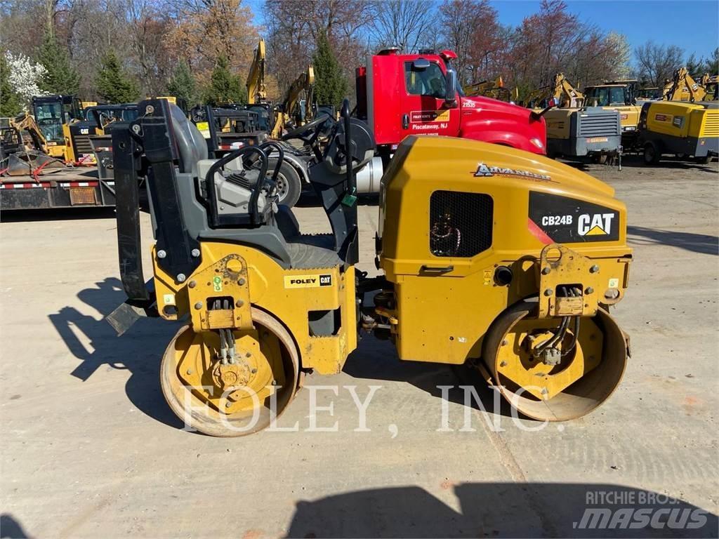 CAT CB24B Котки тротуарні