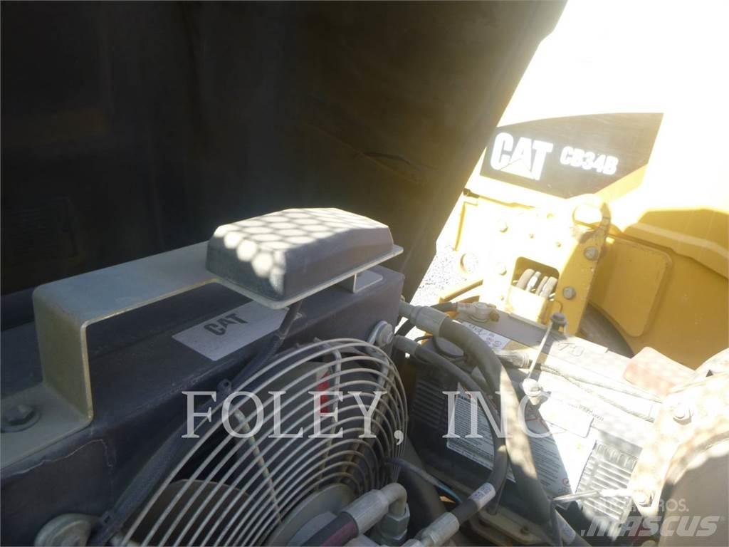 CAT CB24B Котки тротуарні