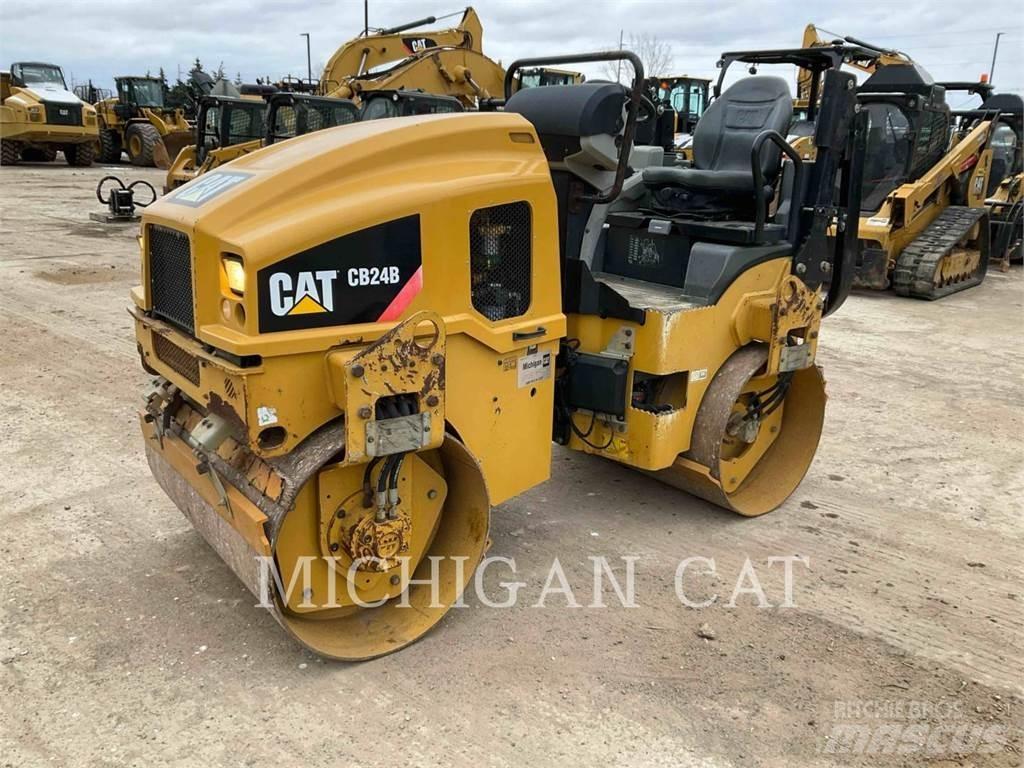 CAT CB24B Грунтові котки