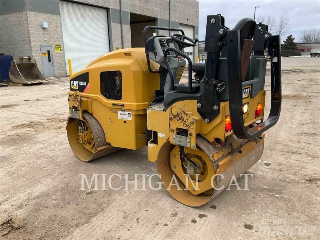 CAT CB24B Грунтові котки