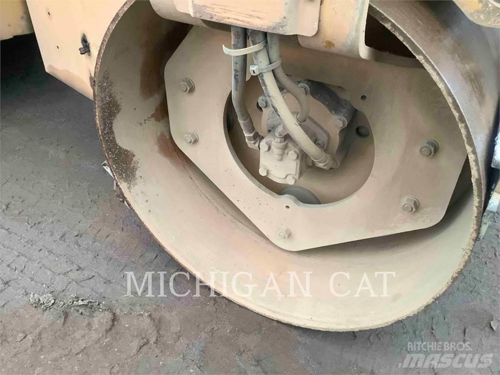 CAT CB24B Котки тротуарні