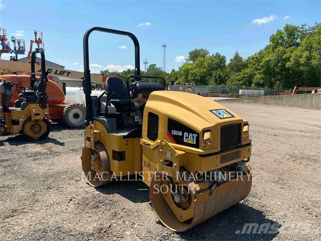 CAT CB24B Котки тротуарні