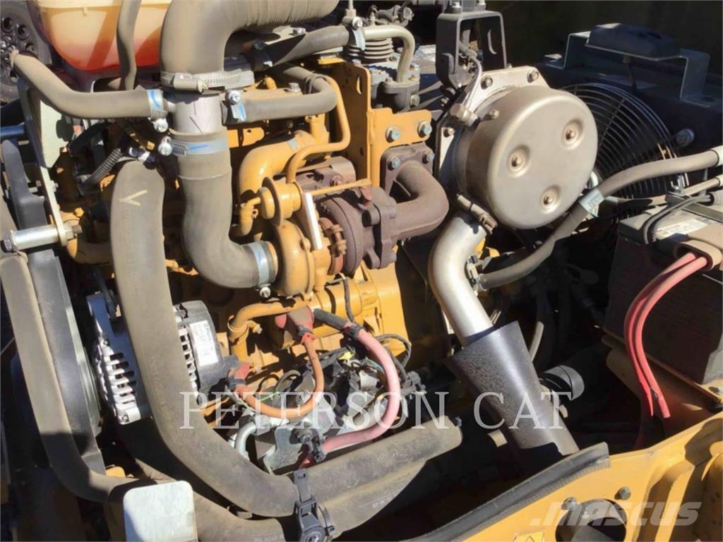 CAT CB24B Котки тротуарні