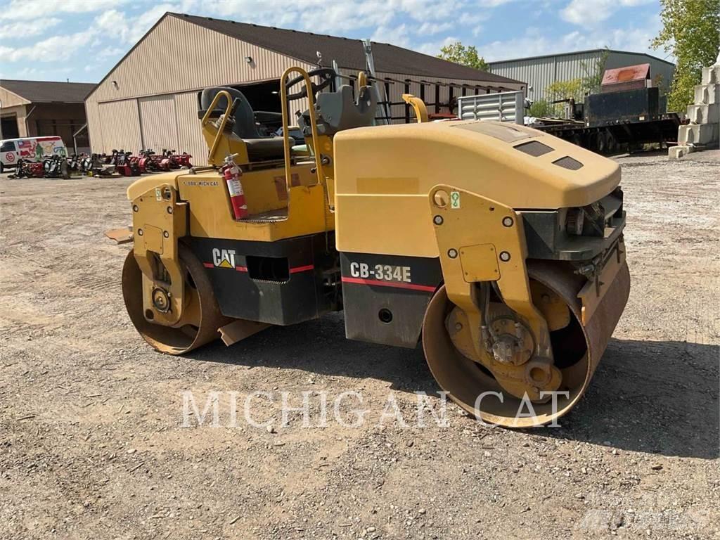 CAT CB334E Грунтові котки