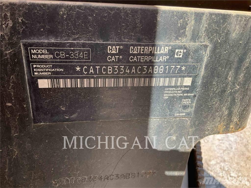 CAT CB334E Грунтові котки