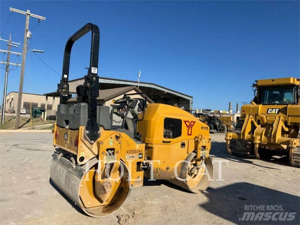 CAT CB34B Грунтові котки